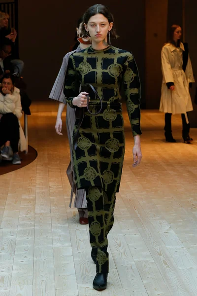 Look 25